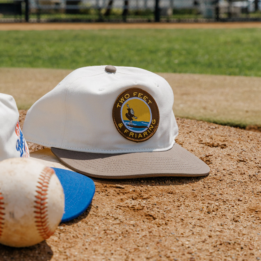 Two Feet & Friaring Hat